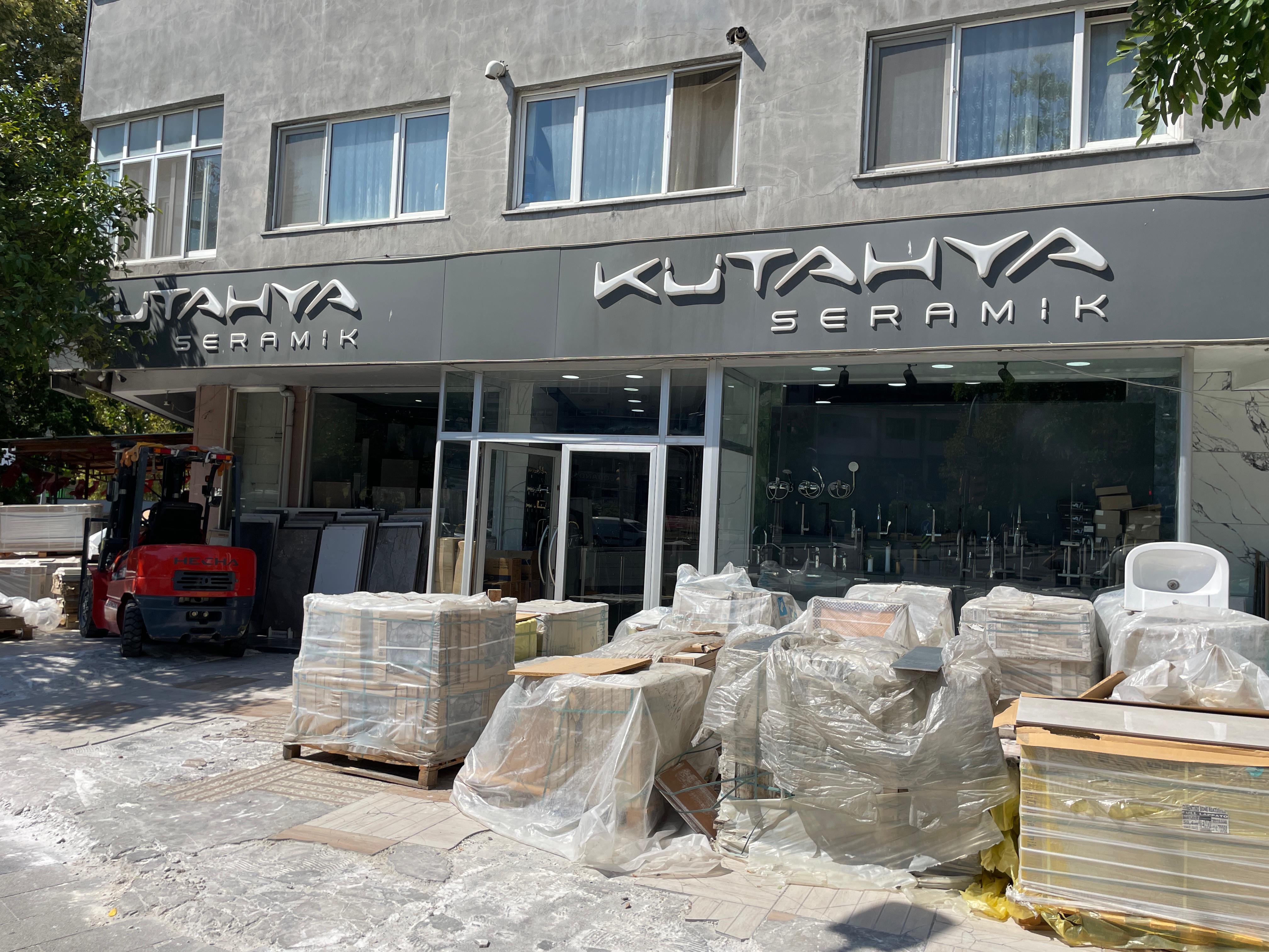 Yücelay Seramik Showroom